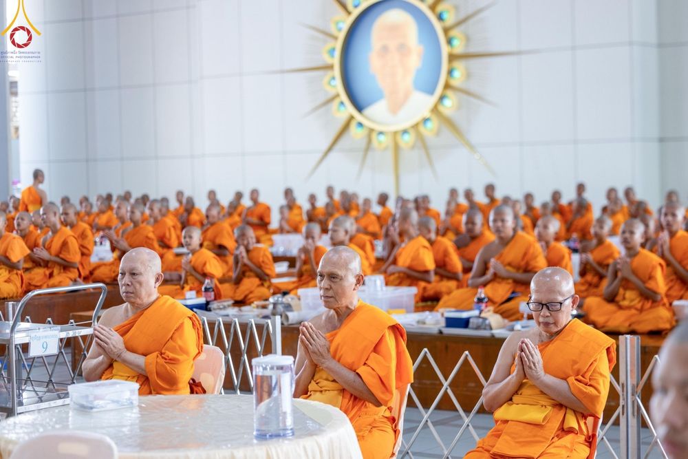 ภาพ No.162127:พิธีถวายภัตตาหารเมนูสวรรค์ เนื่องในวันออกพรรษา (ขึ้น 15 ค่ำ เดือน 11) วันพฤหัสบดีที่ 17 ตุลาคม พ.ศ. 2567 ณ หอฉันคุณยายอาจารย์ฯ วัดพระธรรมกาย