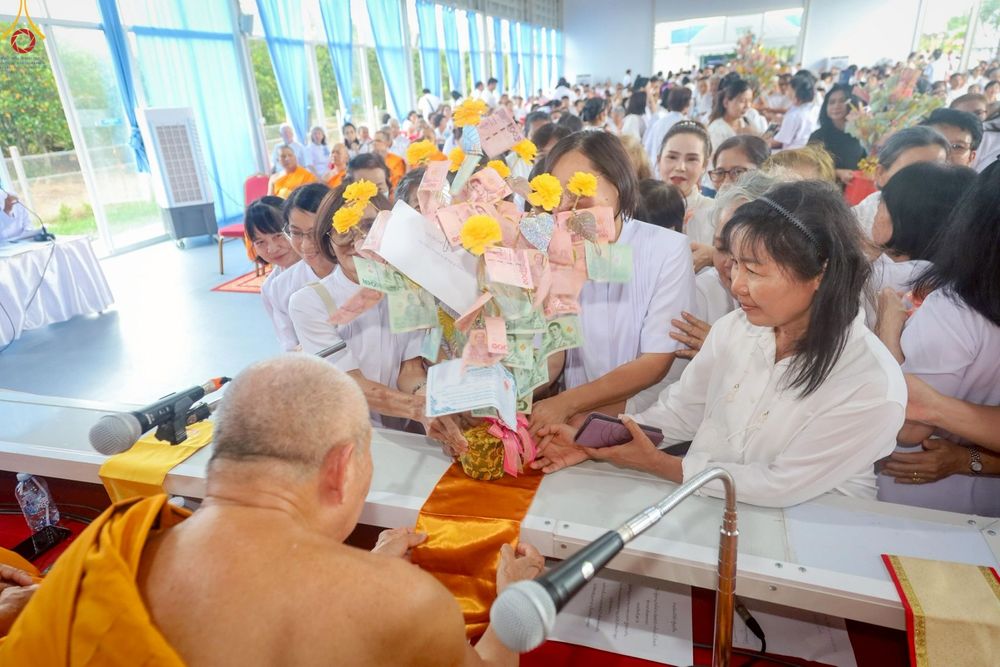 ภาพ No.272677:วันที่ 1 พฤศจิกายน พ.ศ. 2568 พิธีทอดกฐินสามัคคีทั่วไทย ณ วัดศรีวรรณวนาราม ต.คลองสาม อ.คลองหลวง จ.ปทุมธานี โดยคณะศิษยานุศิษย์ บูชาธรรม 81 ปี หลวงพ่อธัมมชโย