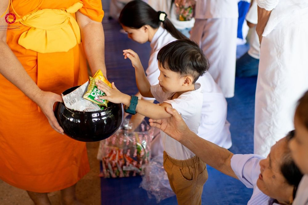 ภาพ No.99640:พิธีตักบาตรวันอาทิตย์ต้นเดือน ณ สภาธรรมกายสากล วัดพระธรรมกาย จ.ปทุมธานี วันอาทิตย์ที่ 3 ธันวาคม พ.ศ. 2566