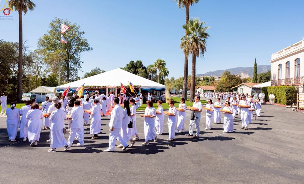 ภาพ No.259307:วันอาทิตย์ที่ 12 ตุลาคม พ.ศ. 2568 พิธีทอดกฐินบรมจักรพรรดิ สร้างอุโบสถ 82 ปี บูชาธรรมหลวงพ่อธัมมชโย ณ วัดพระธรรมกายแคลิฟอร์เนีย ประเทศสหรัฐอเมริกา 