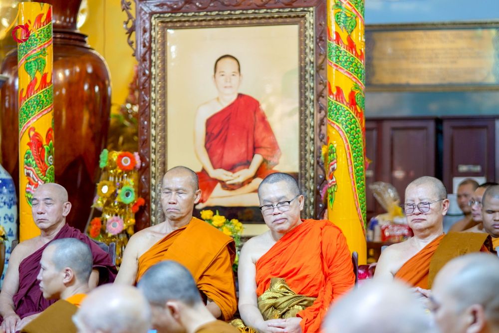 ภาพ No.274107:วันที่ 23 พฤศจิกายน พ.ศ. 2568 ประธานมูลนิธิธรรมกาย ถวายปัจจัยสมทบกฐินแด่ วัดเทียนเวียนเฟื้อกเซิน ศูนย์วิปัสสนาที่มีชื่อเสียง มากกว่า 50 ปีในเวียดนาม