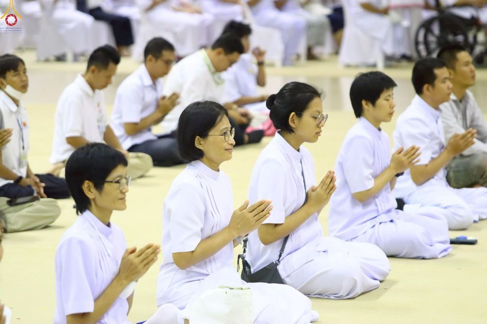 ภาพ No.233765:วันเสาร์ที่ 19 กรกฎาคม พ.ศ.2568 วันมหารำลึก ครั้งที่ 35 พิธีรำลึกถึงนักสร้างบารมี , พิธีสวดพระพุทธมนต์ , พิธีทอดผ้าบังสกุลและถวายไทยธรรม วัดพระธรรมกาย