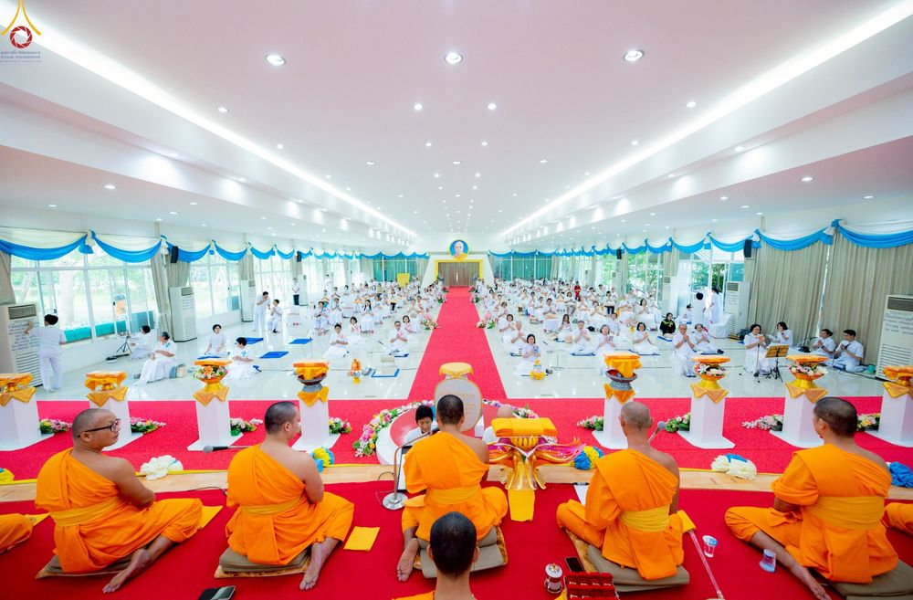 ภาพ No.260196:วันอาทิตย์ที่ 19 ตุลาคม พ.ศ. 2568 พิธีทอดกฐินสามัคคี  ณ ศูนย์ปฏิบัติธรรมและศูนย์อบรมเยาวชนเพชรบุรี  ต.ท่าแลง อ.ท่ายาง จ.เพชรบุรี