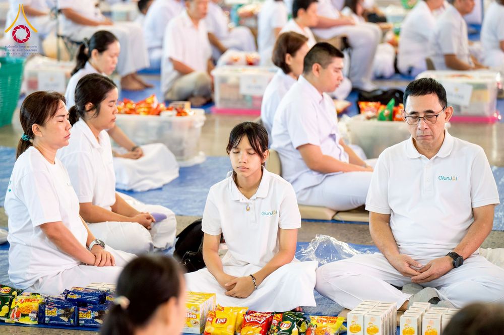 ภาพ No.256765:วันที่ 5 ตุลาคม พ.ศ. 2568 พิธีตักบาตร ข้าวสารอาหารแห้ง ณ บ้านแก้วเรือนทองคุณยายฯ สภาธรรมกายสากล วัดพระธรรมกาย