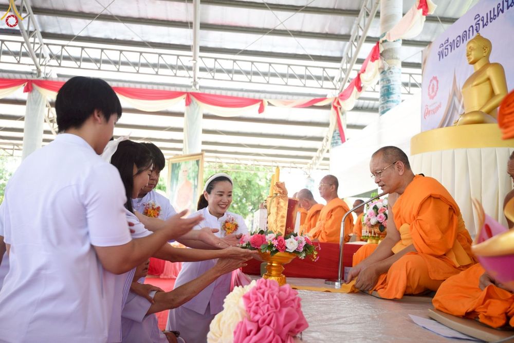 ภาพ No.262409:วันที่ 19 ตุลาคม พ.ศ. 2568 พิธีทอดกฐินสถาปนา แผ่นบันมงคลมหาเศรษฐี อาคาร 80 ปี หลวงพ่อธัมมชโย ในโครงการกฐินสามัคคีทั่วไทย 30,000 วัด บูชาธรรม 81 ปี หลวงพ่อธัมมชโย โดยคณะศิษยานุศิษย์วัดพระธรรมกาย ณ ศูนย์ปฏิบัติธรรมวิหารแดง ต.เจริญธรรม อ.วิหารแดง จ.สระบุรี