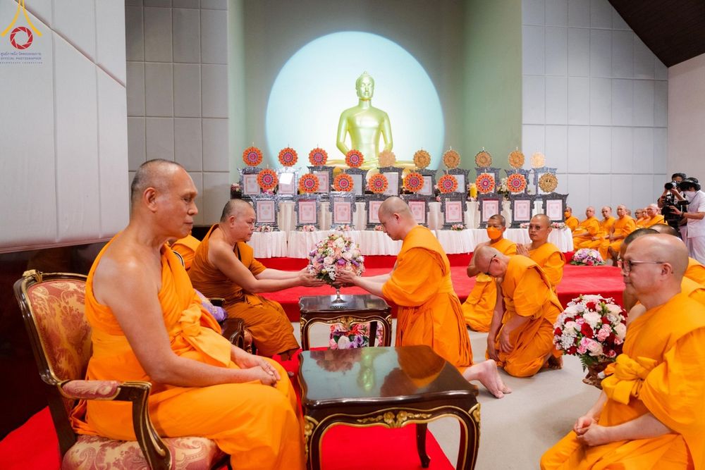 ภาพ No.123234:พิธีพระราชทานสัญญาบัตร พัดยศ และผ้าไตร แด่พระสงฆ์ในเขตปกครองคณะสงฆ์หนกลาง ณ วัดพระศรีมหาธาตุ เขตบางเขน กรุงเทพมหานคร และพิธีมุทิตาสักการะพระสังฆาธิการ ผู้ได้รับเลื่อนและตั้งสมณศักดิ์ ตามพระบรมราชโองการ ณ วัดพระธรรมกาย ในวันที่ 4 กุมภาพันธ์ พ.ศ. 2567
