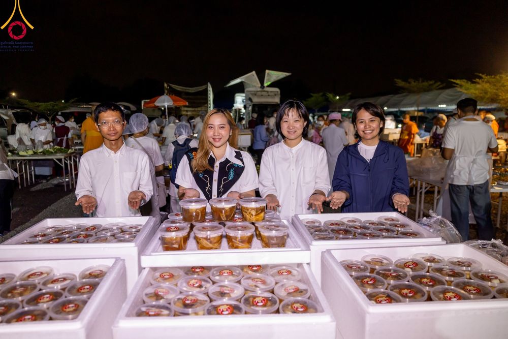 ภาพ No.115631:พิธีถวายภัตตาหารเป็นสังฆทาน แด่คณะพระธรรมยาตรา ปีที่ 12 วันที่ 20 มกราคม พ.ศ. 2567 ณ วัดโบสถ์(บน) บางคูเวียง จ.นนทบุรี