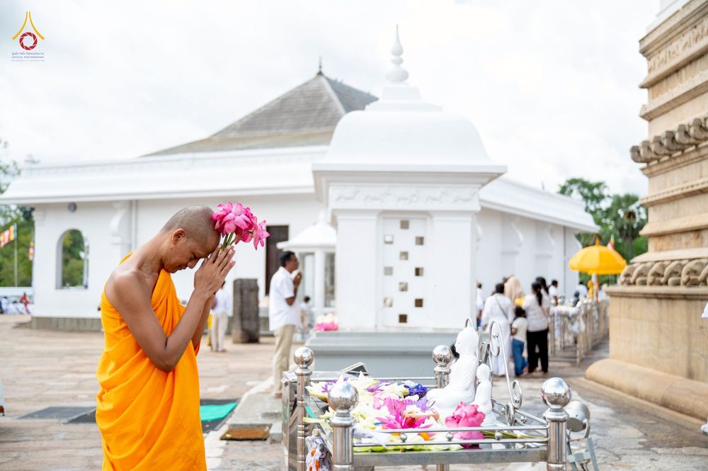 ภาพ No.264473:วันที่ 23 ตุลาคม พ.ศ. 2568 พิธีทอดกฐินสมทบ วัดกัลยาณมิตรต่างประเทศ  บูชาธรรม 81 ปี หลวงพ่อธัมมชโย  ณ วัดศรีอโรคา รามายา , วัดศรีธรรมราชา , วัดเปรดีปะกันเด วิหารายา ในเมืองมาตะเล ประเทศศรีลังกา 