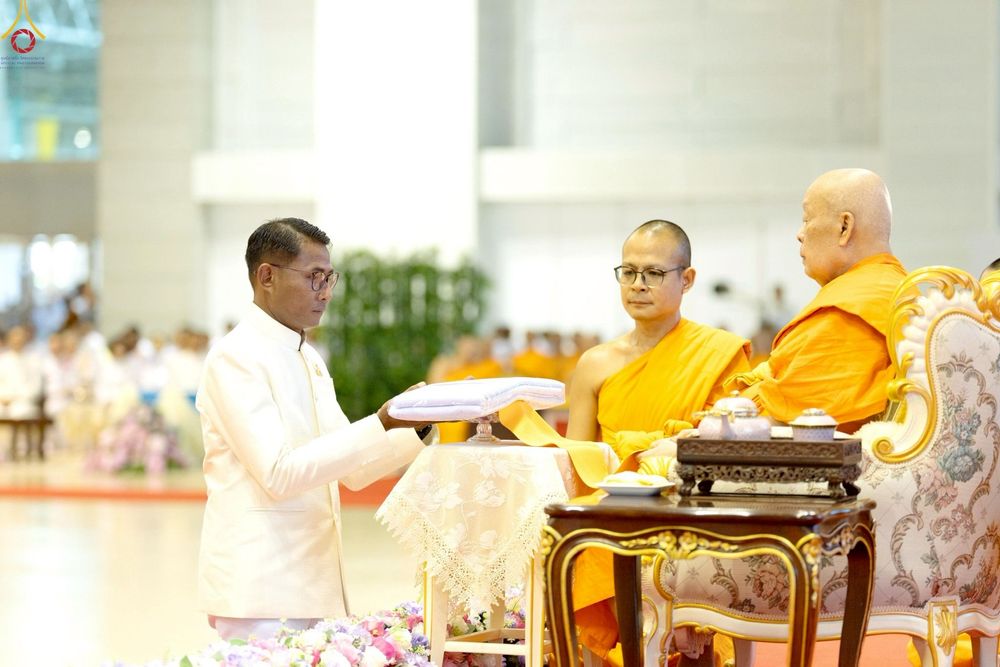 ภาพ No.236210:วันที่ 3 สิงหาคม พ.ศ. 2568 พิธีมุทิตาสักการะพระภิกษุ ผู้สอบได้เปรียญธรรม 9 ประโยค ระดับโลก ปีที่ 37, พิธีมอบโล่และทุนการศึกษา สำนักเรียนบาลีดีเด่นทั่วประเทศ ณ ห้องแก้วสารพัดนึก 1 วัดพระธรรมกาย