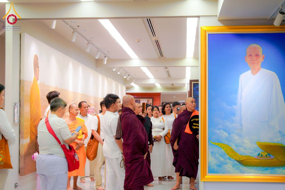 ภาพ No.327676:วันที่ 1-6 พฤษภาคม พ.ศ.2569 ต้อนรับชาวต่างชาติ พระภิกษุ คณะชาวเมียนมาร์  อุบาสิกาชาวอินเดีย เยี่ยมชมวัดพระธรรมกายและสักการะพระมหาธรรมกายเจดีย์
