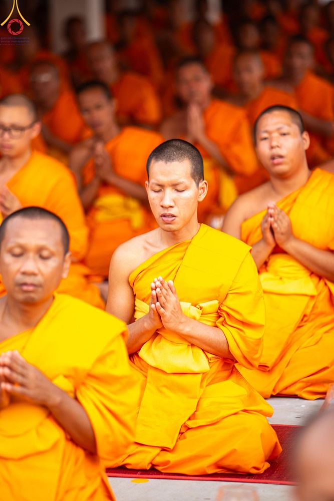 ภาพ No.201566:พิธีจุดประทีปถวายเป็นพุทธบูชา และบูชาธรรมมหาปูชนียาจารย์ ณ อาคารธรรมยาตรา กตัญญูบูชามหาปูชนียาจารย์ ตรงข้ามวัดปากน้ำภาษีเจริญ จ.กรุงเทพมหานคร ในโครงการธรรมยาตรา กตัญญูบูชา มหาปูชนียาจารย์ พระมงคลเทพมุนี(สด จนฺทสโร) พระผู้ปราบมาร อนุสรณ์สถาน 7 แห่ง