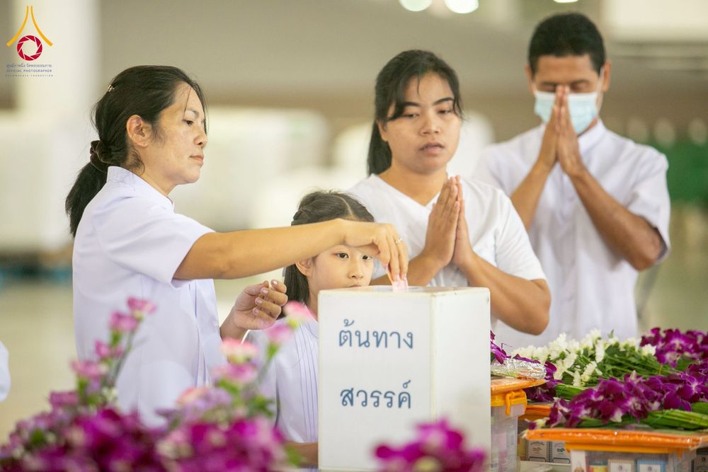 ภาพ No.256932:วันที่ 5 ตุลาคม พ.ศ. 2568 พิธีตักบาตร ข้าวสารอาหารแห้ง ณ บ้านแก้วเรือนทองคุณยายฯ สภาธรรมกายสากล วัดพระธรรมกาย