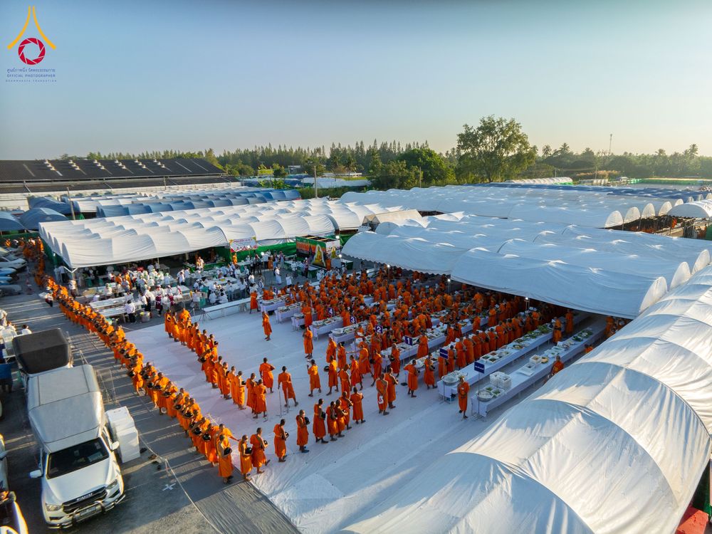 ภาพ No.289983:วันที่ 8 มกราคม พ.ศ. 2569 พิธีถวายภัตตาหารเป็นสังฆทาน แด่พระธรรมยาตรา ณ อนุสรณ์สถานคลองบางนางแท่น อ.สามพราน จ.นครปฐม ในโครงการธรรมยาตรา กตัญญูบูชา มหาปูชนียาจารย์ พระมงคลเทพมุนี(สด จนฺทสโร) พระผู้ปราบมาร อนุสรณ์สถาน 7 แห่ง ปีที่ 14