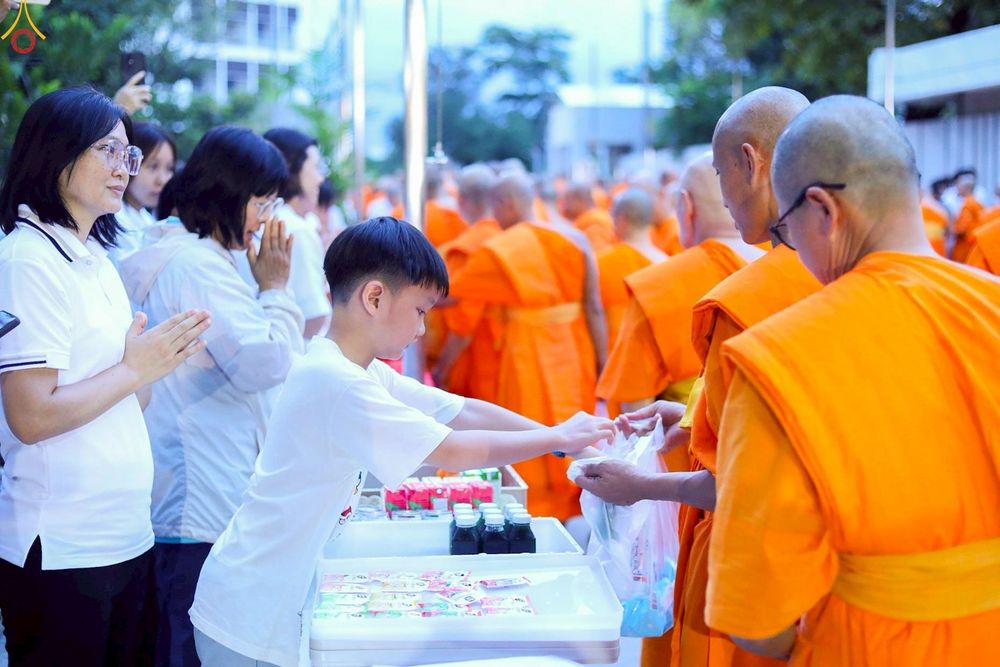 ภาพ No.250703:วันอังคารที่ 7 ตุลาคม พ.ศ. 2568 พิธีมหาปวารณาออกพรรษา ณ โบสถ์พระไตรปิฎก วัดพระธรรมกาย