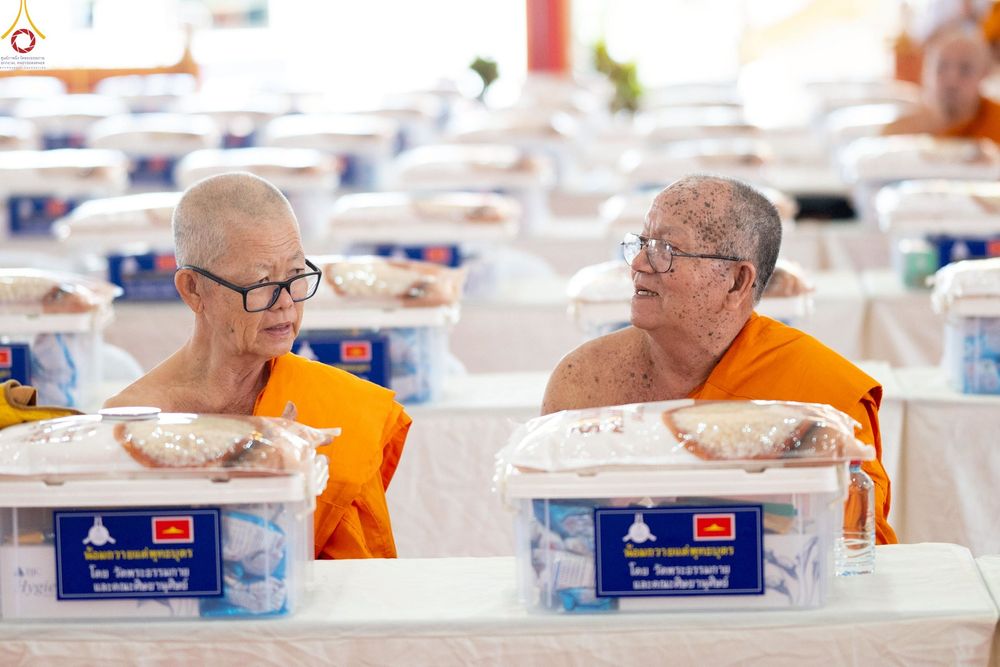 ภาพ No.234448:วันพฤหัสบดีที่ 24 กรกฎาคม พ.ศ. 2568 พิธีถวายสังฆทานแก่คณะสงฆ์ 323 วัด , พิธีมอบกองทุนหนุนแรงใจช่วยครูใต้ , พิธีทำบุญส่วนกุศลแด่ผู้วายชนม์ ในเหตุการณ์ความไม่สงบ 4 จังหวัด ชายแดนภาคใต้ (ปัตตานี , ยะลา , นราธิวาส , สงขลา) ปีที่ 21 ครั้งที่ 179 ณ วัดเวฬุวัน 