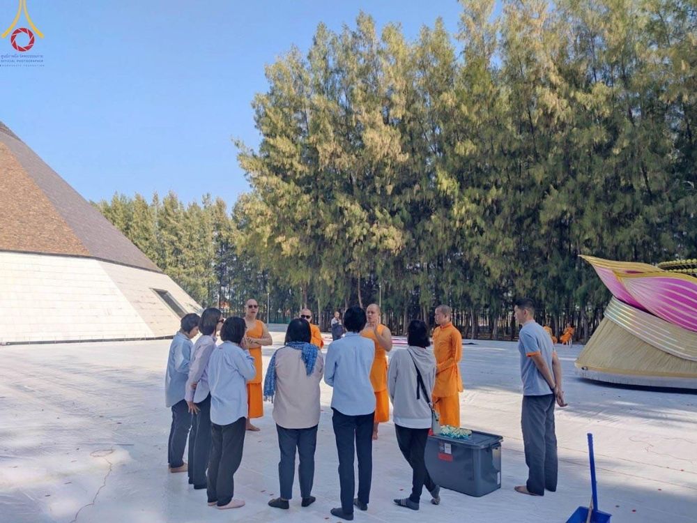 ภาพ No.198789:V.50 สารพัดV สารพัดดี ที่ธรรมยาตรา ในโครงการธรรมยาตรา กตัญญูบูชา มหาปูชนียาจารย์ พระมงคลเทพมุนี(สด จนฺทสโร) พระผู้ปราบมาร อนุสรณ์สถาน 7 แห่ง ปีที่ 13 ระหว่างวันที่ 2-31 มกราคม พ.ศ. 2568