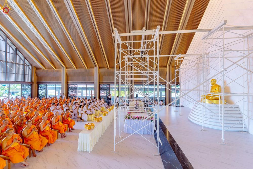 ภาพ No.249250:วันที่ 20 กันยายน พ.ศ. 2568 พิธีประดิษฐานรูปหล่อหลวงปู่วัดปากน้ำ ภาษีเจริญ ณ วิหารพระมงคลเทพมุนี (สด จนฺทสโร) ศูนย์ปฏิบัติธรรมภูเก็ต จ.ภูเก็ต