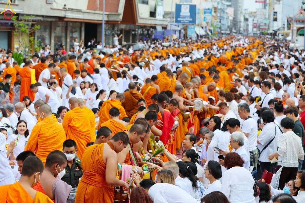 ภาพ No.85965:ตักบาตรพระนานาชาติ 10,000 รูป ใจกลางนครหาดใหญ่ จ.สงขลา วันอาทิตย์ที่ 20 สิงหาคม พ.ศ. 2566