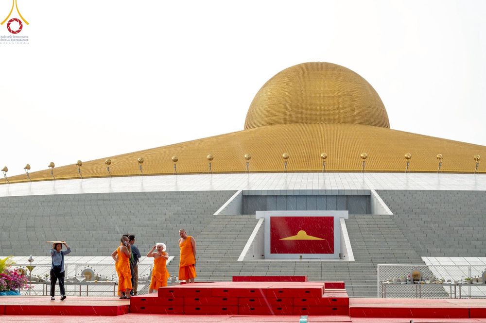 ภาพ No.218689:วันพฤหัสบดีที่ 17 เมษายน พ.ศ. 2568 การเตรียมงานในลานธรรม , สภาธรรมกายสากล , วิหารคด  เพื่องานวันคุ้มครองโลก 22 เมษายน พ.ศ. 2568