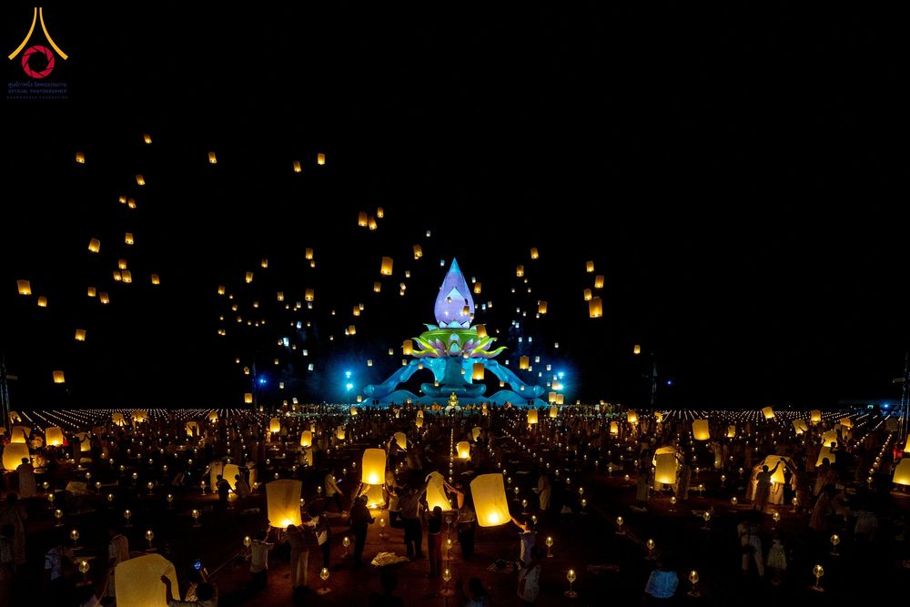 ภาพ No.266170:วันพุธที่ 5 พฤศจิกายน พ.ศ. 2568 (วันพระ ขึ้น 15 ค่ำ เดือน 12) พิธีจุดประทีปโคมลาน, โคมลอย และลอยกระทง ถวายประทีปเป็นพุทธบูชา สร้างความสว่างไสวให้กับแผ่นดินด้วยแสงธรรม ณ พุทธอุทยานนานาชาติ จังหวัดหนองคาย