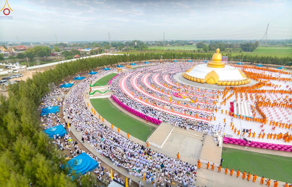 ภาพ No.302649:วันที่ 24 มกราคม พ.ศ. 2569 พิธีตักบาตรพระธรรมยาตรา(ภาพชุดที่ 2) ณ อนุสรณ์สถานลำดับที่ 5 สถานที่เผยแผ่วิชชาธรรมกายครั้งแรก อนุสรณ์สถานบางปลา วัดบางปลา อำเภอบางเลน จังหวัดนครปฐม ในโครงการธรรมยาตรา กตัญญูบูชา มหาปูชนียาจารย์ พระมงคลเทพมุนี(สด จนฺทสโร) พระผู