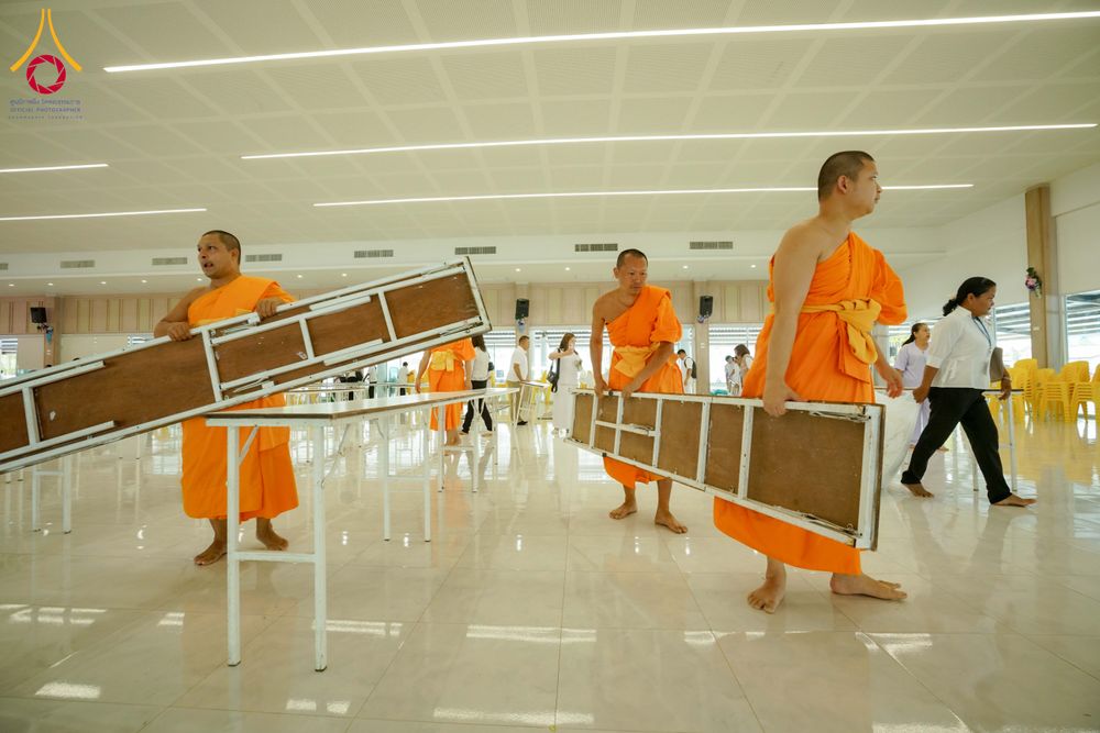 ภาพ No.313788:วันเสาร์ที่ 14 มีนาคม พ.ศ. 2569 พิธีตักบาตรแด่คณะสงฆ์ 323 วัด 4 จังหวัดชายแดนภาคใต้ พิธีถวายสังฆทานแด่คณะสงฆ์ 323 วัด ปีที่ 22 ครั้งที่ 183 พิธีมอบกองทุนหนุนแรงใจช่วยครูใต้ ปีที่ 19 ครั้งที่ 146 และพิธีทำบุญอุทิศส่วนกุศลให้ผู้วายชนม์ ณ ศูนย์ปฏิบัติธรรมภา