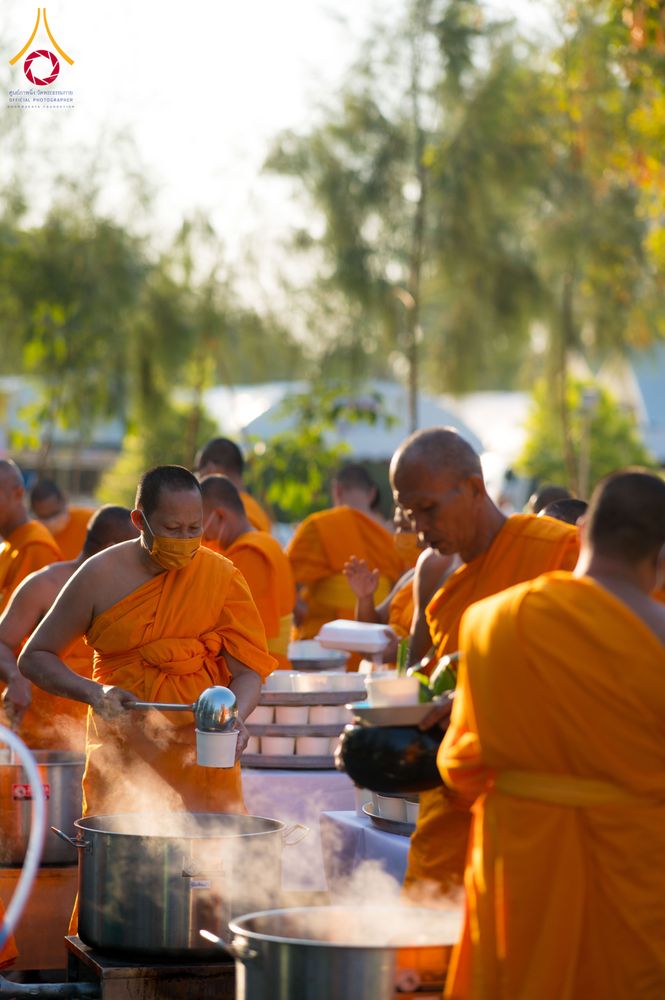 ภาพ No.292728:วันที่ 12 มกราคม พ.ศ. 2569 พิธีถวายภัตตาหารเป็นสังฆทาน แด่พระธรรมยาตรา ณ อนุสรณ์สถานมหาวิหารพระมงคลเทพมุนี (โลตัสแลนด์) อ.สองพี่น้อง จ.สุพรรณบุรี ในโครงการธรรมยาตรา กตัญญูบูชา มหาปูชนียาจารย์ พระมงคลเทพมุนี(สด จนฺทสโร) พระผู้ปราบมาร อนุสรณ์สถาน 7 แห่ง ปี