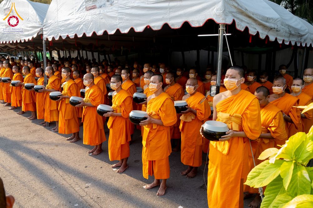 ภาพ No.292743:วันที่ 12 มกราคม พ.ศ. 2569 พิธีถวายภัตตาหารเป็นสังฆทาน แด่พระธรรมยาตรา ณ อนุสรณ์สถานมหาวิหารพระมงคลเทพมุนี (โลตัสแลนด์) อ.สองพี่น้อง จ.สุพรรณบุรี ในโครงการธรรมยาตรา กตัญญูบูชา มหาปูชนียาจารย์ พระมงคลเทพมุนี(สด จนฺทสโร) พระผู้ปราบมาร อนุสรณ์สถาน 7 แห่ง ปี