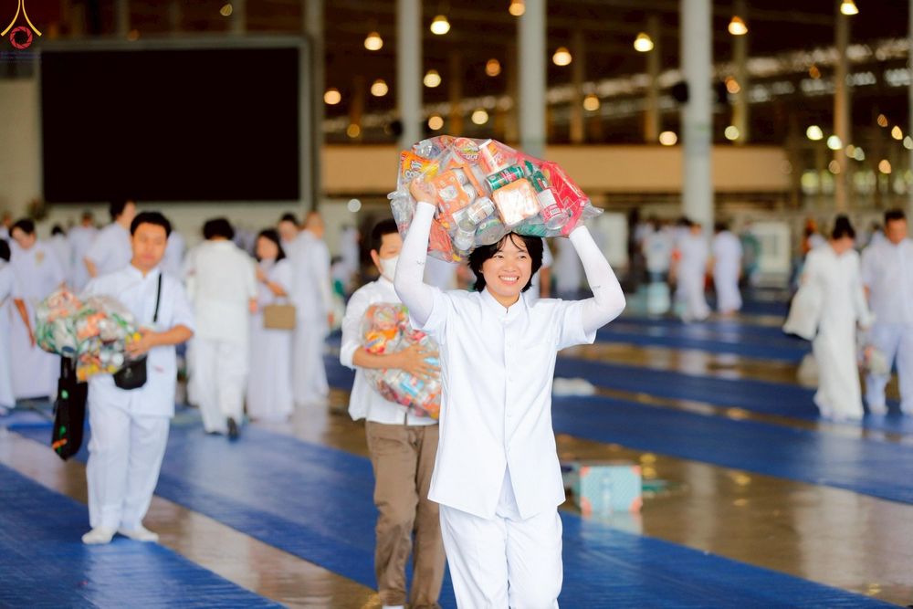 ภาพ No.263981:วันอาทิตย์ที่ 2 พฤศจิกายน พ.ศ. 2568 พิธีตักบาตรอาทิตย์ต้นเดือน ณ บ้านแก้วเรือนทองคุณยายฯ วัดพระธรรมกาย