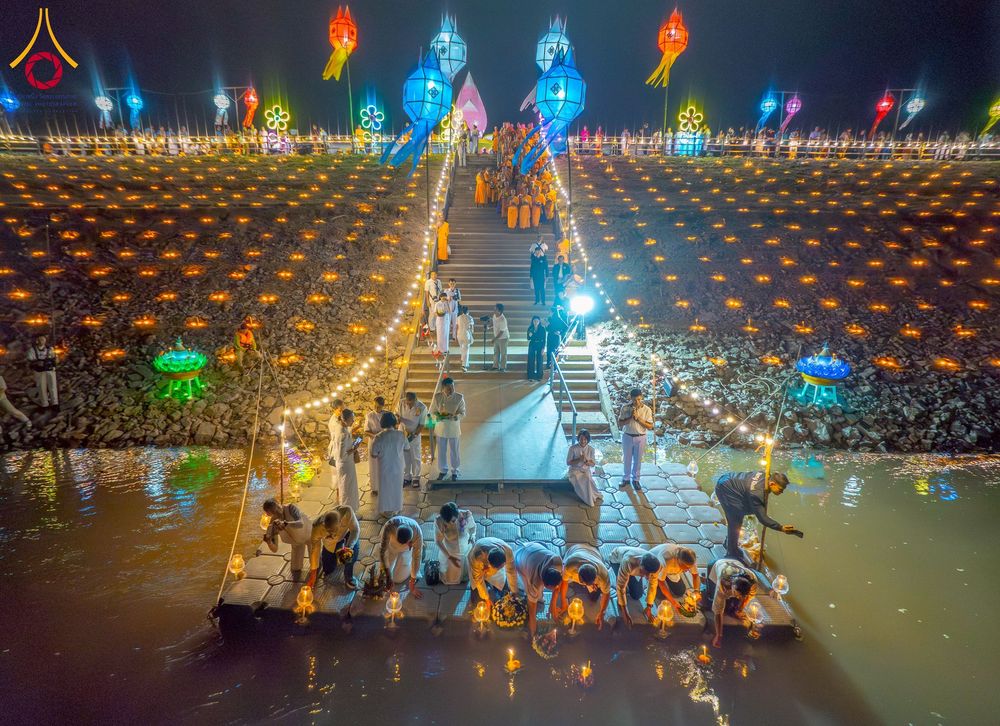 ภาพ No.266225:วันพุธที่ 5 พฤศจิกายน พ.ศ. 2568 (วันพระ ขึ้น 15 ค่ำ เดือน 12) พิธีจุดประทีปโคมลาน, โคมลอย และลอยกระทง ถวายประทีปเป็นพุทธบูชา สร้างความสว่างไสวให้กับแผ่นดินด้วยแสงธรรม ณ พุทธอุทยานนานาชาติ จังหวัดหนองคาย