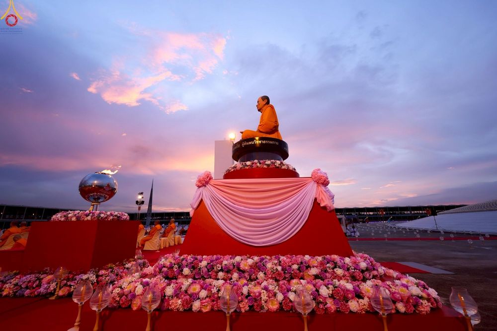 ภาพ No.253017:วันที่ 10 ตุลาคม พ.ศ. 2568 พิธีปลูกต้นทรัพย์บานชื่น ณ ลานธรรม วัดพระธรรมกาย