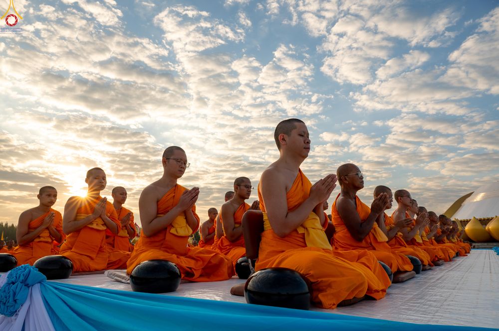 ภาพ No.302514:วันที่ 24 มกราคม พ.ศ. 2569 พิธีตักบาตรพระธรรมยาตรา ณ อนุสรณ์สถานลำดับที่ 5 สถานที่เผยแผ่วิชชาธรรมกายครั้งแรก อนุสรณ์สถานบางปลา วัดบางปลา อำเภอบางเลน จังหวัดนครปฐม ในโครงการธรรมยาตรา กตัญญูบูชา มหาปูชนียาจารย์ พระมงคลเทพมุนี(สด จนฺทสโร) พระผู้ปราบมาร อนุส