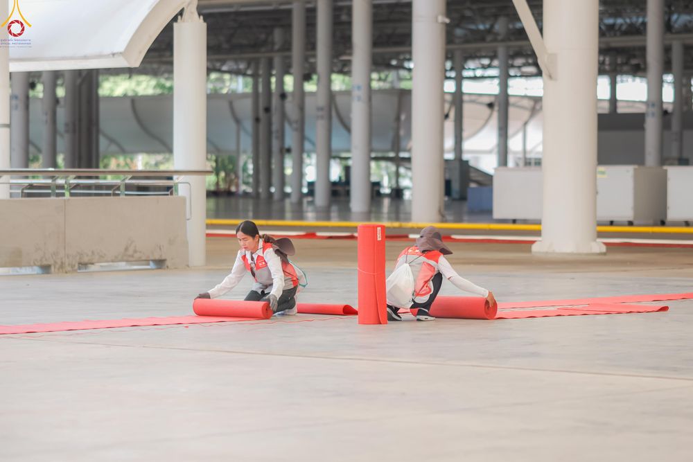 ภาพ No.295944:ภาพเบื้องหลังอาสาสมัครรวมใจ ชุดที่ 1 ในโครงการธรรมยาตรา กตัญญูบูชา มหาปูชนียาจารย์ พระมงคลเทพมุนี(สด จนฺทสโร) พระผู้ปราบมาร อนุสรณ์สถาน 7 แห่ง ปีที่ 14