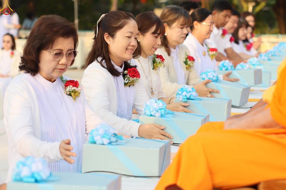 ภาพ No.292380:วันที่ 11 มกราคม พ.ศ. 2569 พิธีตักบาตรพระธรรมยาตรา ณ อนุสรณ์สถานคลองบางนางแท่น อ.สามพราน จ.นครปฐม ในโครงการธรรมยาตรา กตัญญูบูชา มหาปูชนียาจารย์ พระมงคลเทพมุนี(สด จนฺทสโร) พระผู้ปราบมาร อนุสรณ์สถาน 7 แห่ง ปีที่ 14