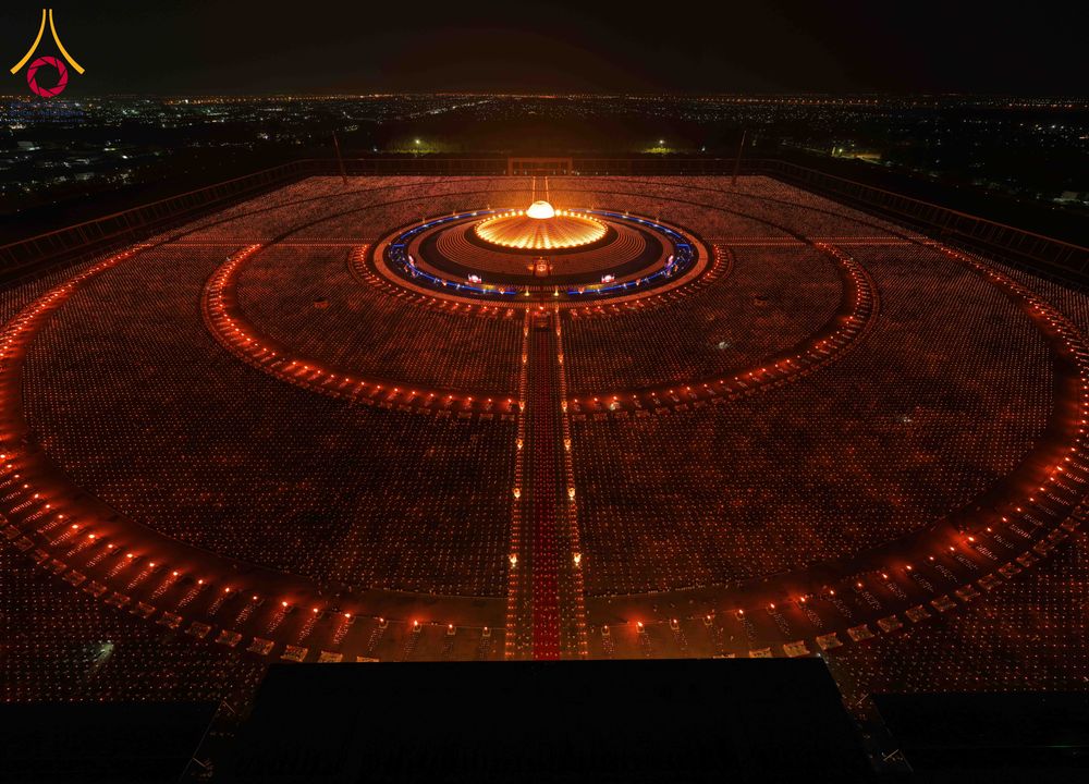 ภาพ No.312502:วันอังคารที่ 3 มีนาคม พ.ศ.2569 พิธีเวียนประทักษิณและจุดมาฆประทีป (ภาพชุดที่ 2) ณ ลานธรรมพระมหาธรรมกายเจดีย์ วัดพระธรรมกาย