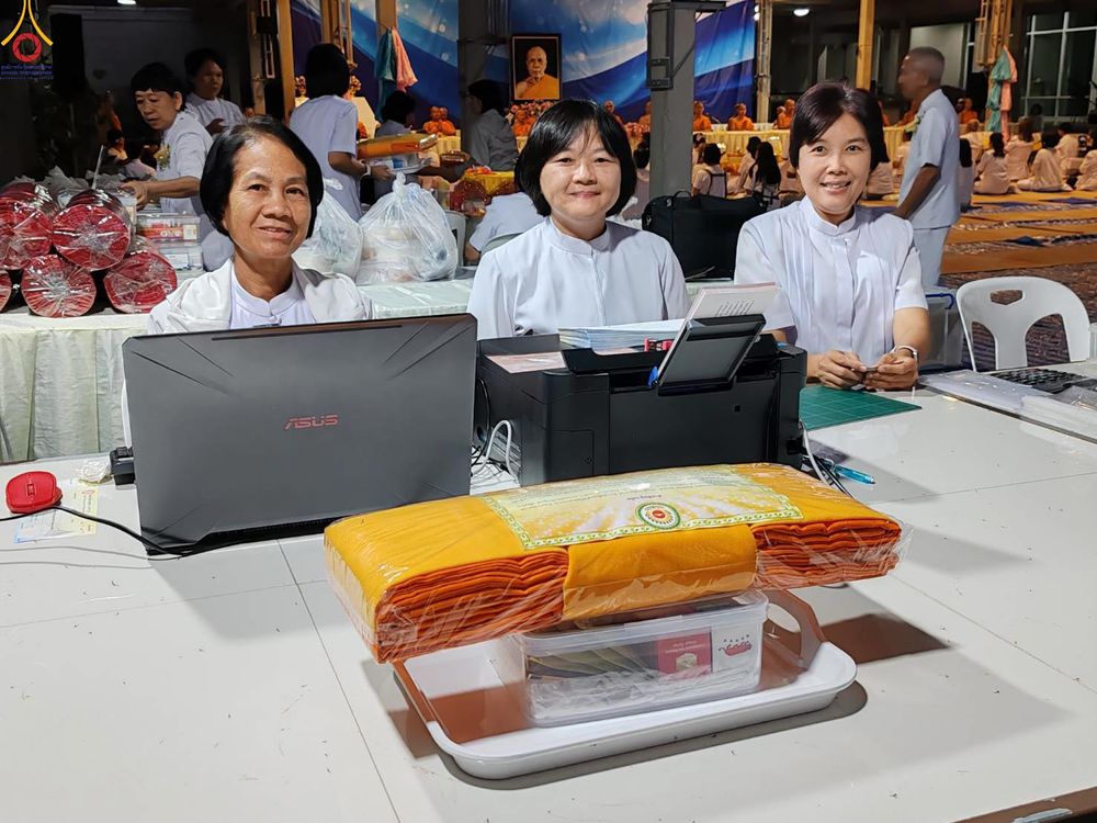 ภาพ No.296189:ภาพเบื้องหลังอาสาสมัครรวมใจ ชุดที่ 2 ในโครงการธรรมยาตรา กตัญญูบูชา มหาปูชนียาจารย์ พระมงคลเทพมุนี(สด จนฺทสโร) พระผู้ปราบมาร อนุสรณ์สถาน 7 แห่ง ปีที่ 14