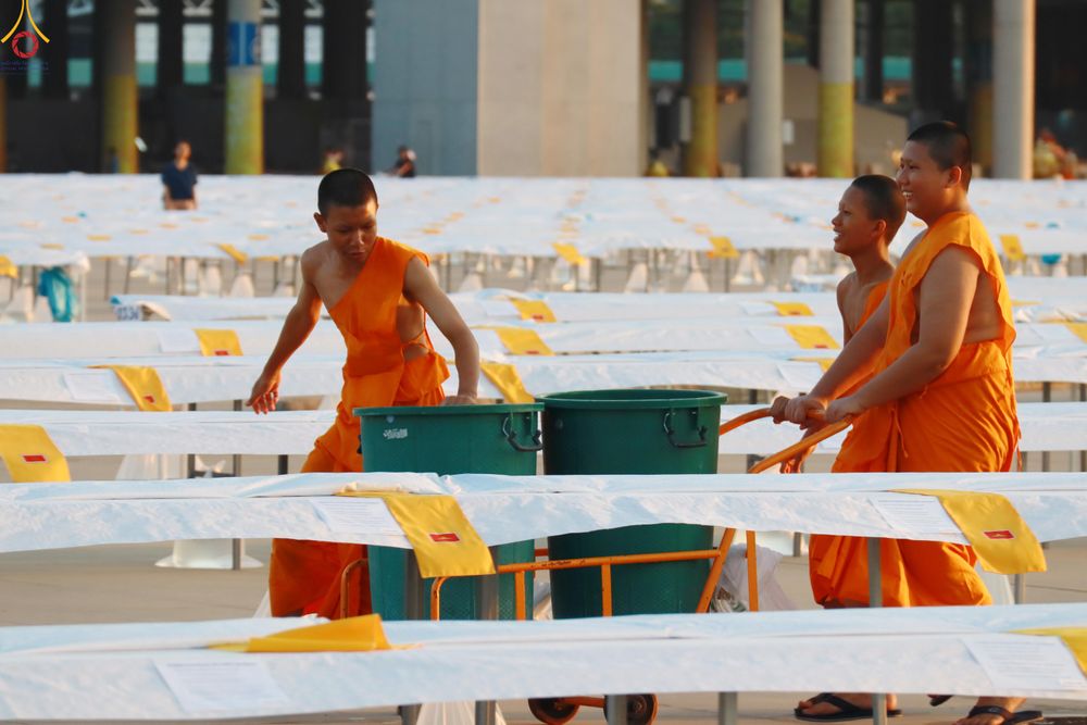 ภาพ No.321523:วันที่ 9-10 เมษายน พ.ศ.2569 การเตรียมงาน มัดถุงน้ำ ถ่วงขาโต๊ะไทยธรรม เพื่องานถวายมหาสังฆทาน 40,000 กว่าวัดทั่วประเทศ วันคุ้มครองโลก 22 เมษายน พ.ศ.2569 วัดพระธรรมกาย