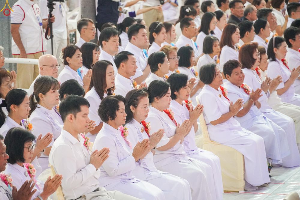 ภาพ No.282585:วันเสาร์ที่ 20 ธันวาคม พ.ศ.2568 พิธีตักบาตรพระ 10,000 รูป (ชุด 2) เนื่องในโอกาส 194 ปี จังหวัดกาญจนบุรี และอุทิศส่วนกุศลให้แด่บรรพชนทั้งหลาย บริเวณถนนสองแคว (Skywalk) เมืองกาญจนบุรี