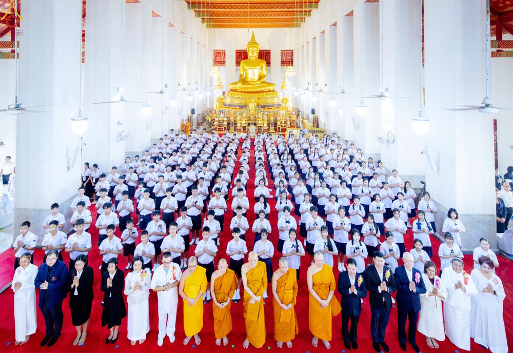 ภาพ No.289025:วันพุธที่ 17 ธันวาคม พ.ศ.2568 กิจกรรมเยาวชนไทยรวมใจทำความดี "เด็กดีมหานคร ต้นแบบด้านศีลธรรม" แข่งขันสอบตอบปัญหาศีลธรรมในพระพุทธศาสนา ครั้งที่ 7 และวันรวมพลังเด็กดี V-Star ประจำปี 2568 ณ วัดมหาธาตุยุวราชรังสฤษฎิ์ราชวรมหาวิหาร กรุงเทพมหานคร