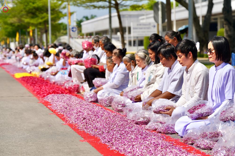 ภาพ No.304162:วันที่ 25 มกราคม พ.ศ. 2569 พิธีต้อนรับพระธรรมยาตรา  รร.สามัคคีราษฏร์บำรุง-วัดพระธรรมกาย ในโครงการธรรมยาตรา กตัญญูบูชา มหาปูชนียาจารย์ พระมงคลเทพมุนี(สด จนฺทสโร) พระผู้ปราบมาร อนุสรณ์สถาน 7 แห่ง ปีที่ 14