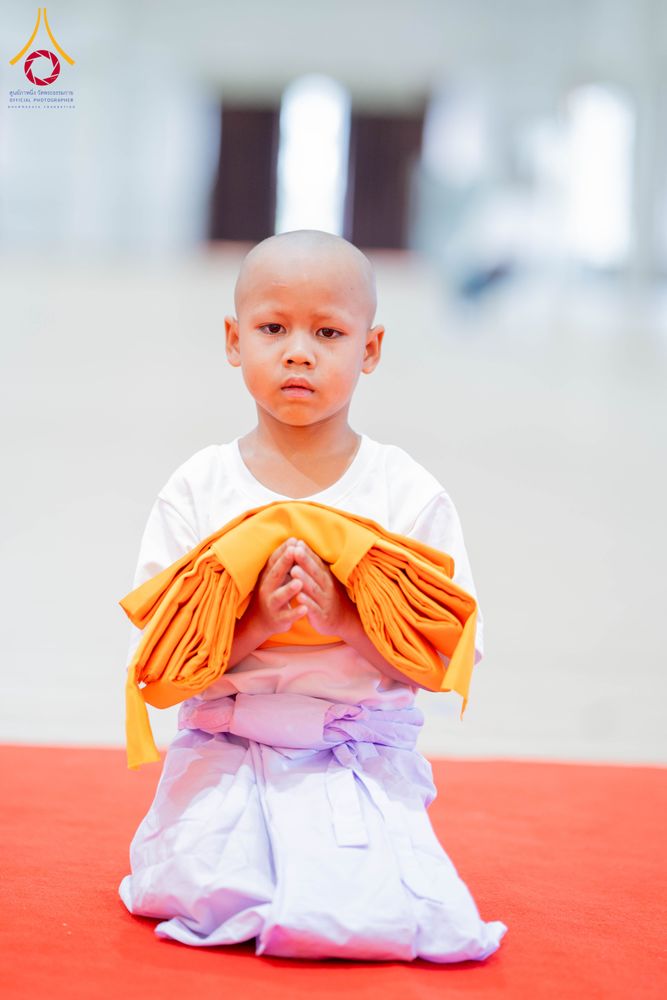 ภาพ No.318694:วันที่ 29 มีนาคม พ.ศ. 2569 พิธีเวียนประทักษิณ มอบผ้าไตร บรรพชาสามเณร  ณ ศูนย์อบรมเยาวชนกาญบุรี