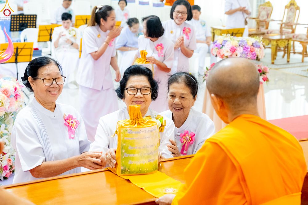 ภาพ No.336185:วันที่ 20 มิถุนายน พ.ศ.2569 พิธีทอดผ้าป่า ส่งเสริมงานพระพุทธศาสนา , พิธีเจริญพระพุทธมนต์เนื่องในวาระครบรอบ 14 ปี ธรรมอุทยานบ้านแป้ง อ.พรหมบุรี จ.สิงห์บุรี