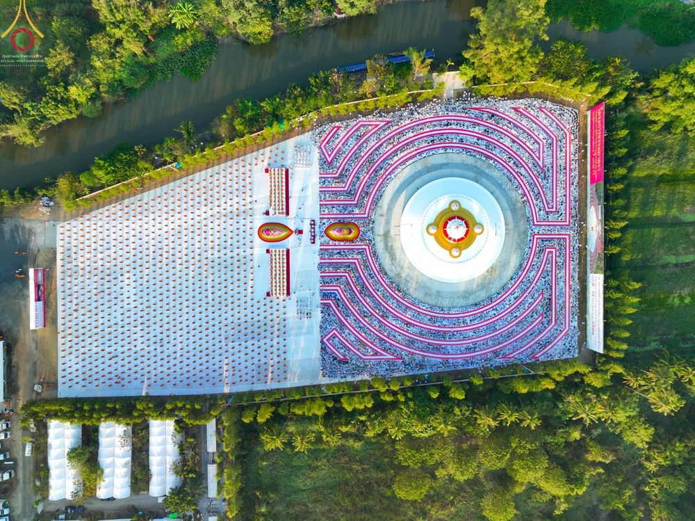 ภาพ No.70560:พิธีตักบาตรพระธรรมยาตราฯ ในโครงการธรรมยาตรากตัญญูบูชา มหาปูชนียาจารย์ พระมงคลเทพมุนี(สด จนฺทสโร) พระผู้ปราบมาร ปีที่ 11 ณ อนุสรณ์สถานลำดับที่ 2 สถานที่ตั้งมโนปณิธานบวชตลอดชีวิต อนุสรณ์สถานคลองบางนางแท่น อ.สามพราน จ.นครปฐม วันที่ 14 มกราคม พ.ศ. 2566