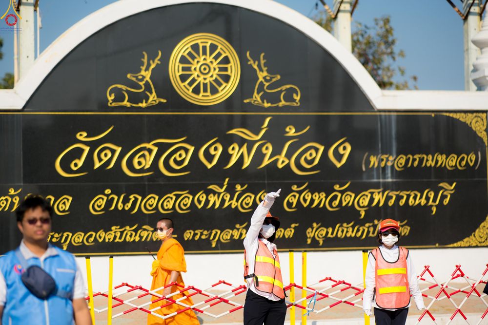 ภาพ No.300628:ภาพเบื้องหลังอาสาสมัครรวมใจ ชุดที่ 3 ในโครงการธรรมยาตรา กตัญญูบูชา มหาปูชนียาจารย์ พระมงคลเทพมุนี(สด จนฺทสโร) พระผู้ปราบมาร อนุสรณ์สถาน 7 แห่ง ปีที่ 14