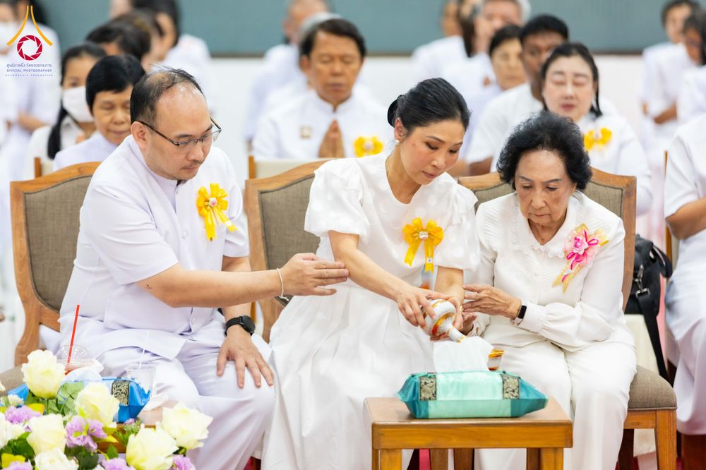 ภาพ No.316138:วันศุกร์ที่ 27 มีนาคม พ.ศ. 2569 พิธีบำเพ็ญกุศล คุณพ่อณรงค์ จินตมากุล  สิริอายุ 99 ปี 11 เดือน โยมบิดา พระครูปลัดรัตนวีรวัฒน์ (รังสฤษดิ์ อิทฺธิจินตโก) ที่ปรึกษาเจ้าคณะจังหวัดปทุมธานี เจ้าอาวาสวัดพระธรรมกาย  ณ ห้องปลูกศรัทธา 2 วัดพระธรรมกาย ปทุมธานี