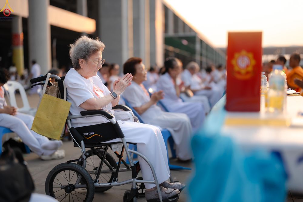 ภาพ No.324669:วันที่ 22 เมษายน พ.ศ.2569 (วันคุ้มครองโลก) บรรยากาศสาธุชน ในงานถวายมหาสังฆทาน 40,000 กว่าวัดทั่วประเทศ ณ ลานธรรม วัดพระธรรมกาย