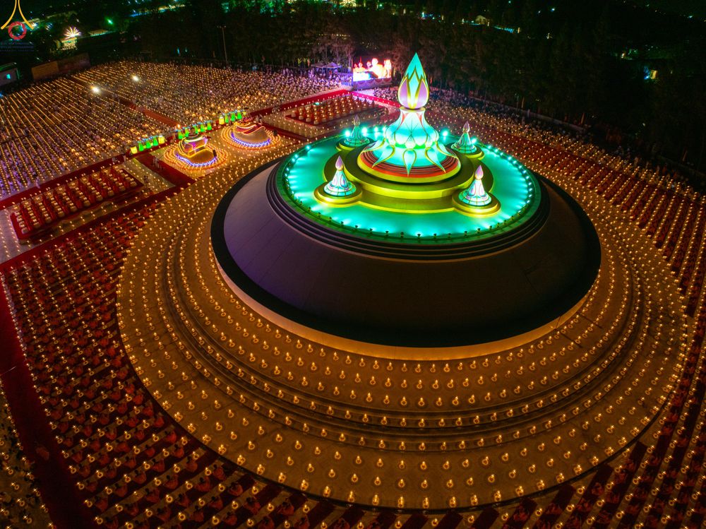 ภาพ No.292213:วันที่ 10 มกราคม พ.ศ. 2569 พิธีจุดประทีปถวายเป็นพุทธบูชา และบูชาธรรมมหาปูชนียาจารย์  ณ อนุสรณ์สถานคลองบางนางแท่น อ.สามพราน จ.นครปฐม ในโครงการธรรมยาตรา กตัญญูบูชา มหาปูชนียาจารย์ พระมงคลเทพมุนี(สด จนฺทสโร) พระผู้ปราบมาร อนุสรณ์สถาน 7 แห่ง ปีที่ 14