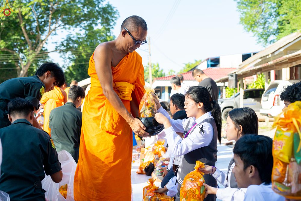 ภาพ No.339172:วันเสาร์ที่ 27 มิถุนายน พ.ศ. 2569 พิธีตักบาตรแด่คณะสงฆ์ 323 วัด 4 จังหวัดชายแดนภาคใต้ พิธีถวายสังฆทานแด่คณะสงฆ์ 323 วัด ปีที่ 22 ครั้งที่ 187 พิธีมอบกองทุนหนุนแรงใจช่วยครูใต้ ปีที่ 19 ครั้งที่ 150 และพิธีทำบุญอุทิศส่วนกุศลให้ผู้วายชนม์