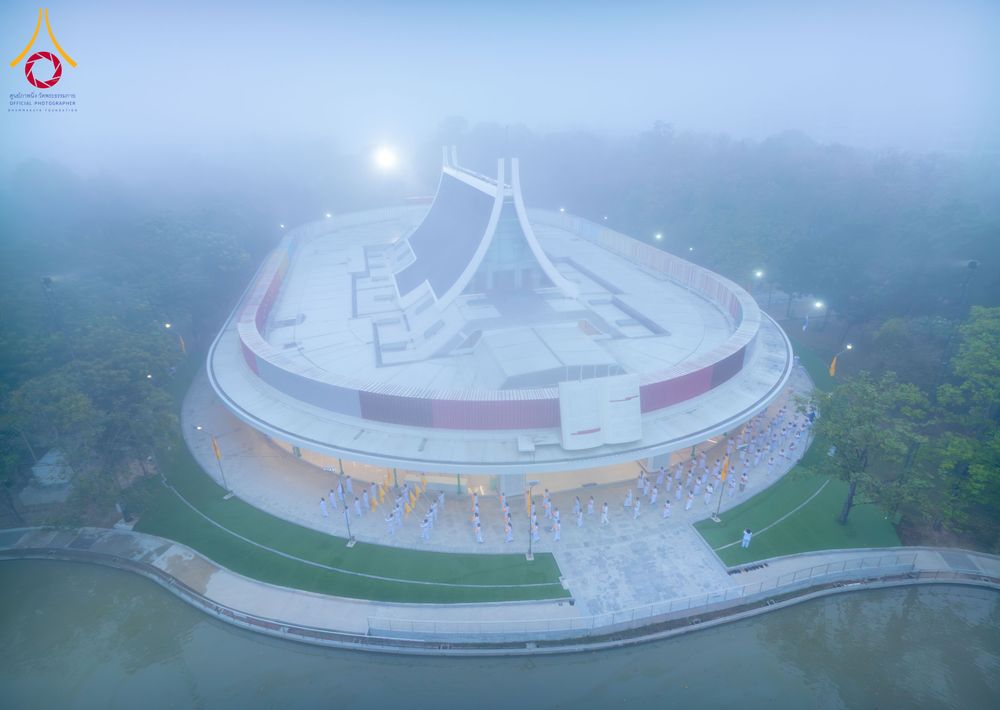 ภาพ No.298068:วันเสาร์ที่ 17 มกราคม พ.ศ. 2569 พิธีบรรพชาอุปสมบท โครงการอุปสมบทหมู่ บูชาธรรมครบ 117 ปี คุณยายอาจารย์มหารัตนอุบาสิกาจันทร์ ขนนกยูง  ณ อุโบสถพระไตรปิฎก วัดพระธรรมกาย