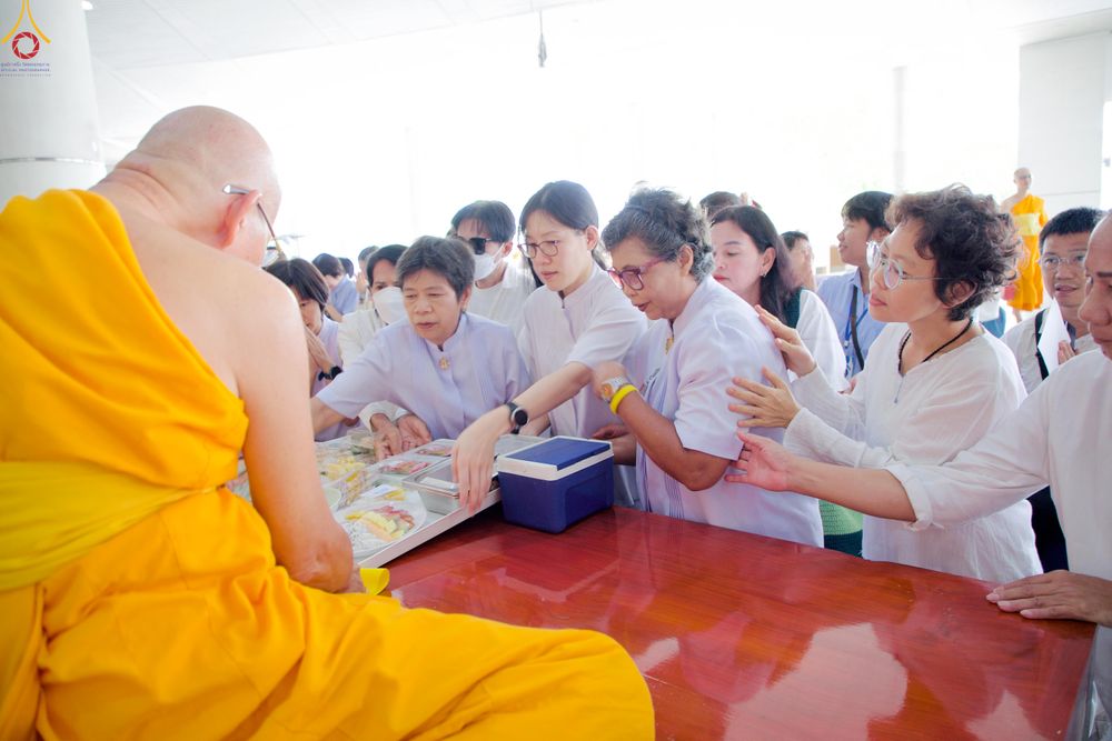 ภาพ No.328837:วันเสาร์ที่ 16 พฤษภาคม พ.ศ.2569 พิธีบุพเปตพลี ครั้งที่ 183 ร่วมอุทิศบุญแด่หมู่ญาติที่ล่วงลับไปแล้ว และสืบทอดอายุพระพุทธศาสนา ณ หอฉันคุณยายอาจารย์ฯ  วัดพระธรรมกาย